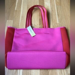 Summersalt the perfect beach bag neoprene. Pink and red